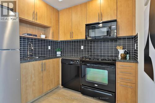 3506 - 120 Homewood Avenue, Toronto, ON - Indoor Photo Showing Kitchen
