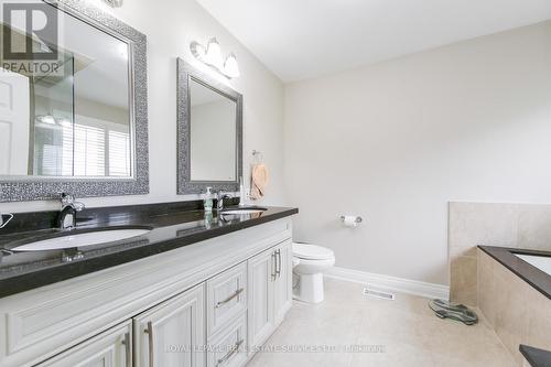 1089 Knotty Pine Grove, Mississauga, ON - Indoor Photo Showing Bathroom