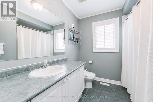 1089 Knotty Pine Grove, Mississauga, ON - Indoor Photo Showing Bathroom