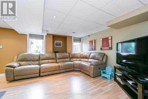 1089 Knotty Pine Grove, Mississauga, ON - Indoor Photo Showing Living Room