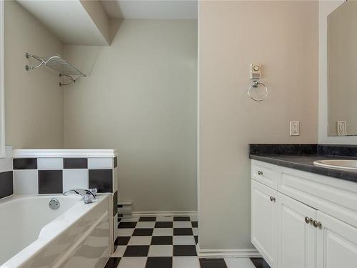 1123 Zeballos Dr, Courtenay, BC - Indoor Photo Showing Bathroom