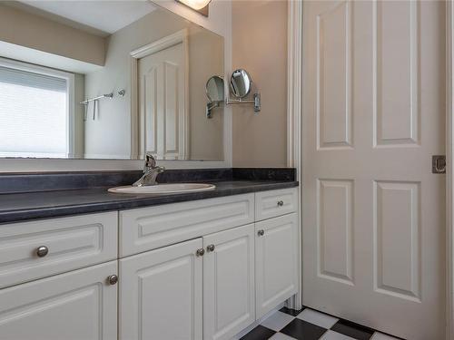 1123 Zeballos Dr, Courtenay, BC - Indoor Photo Showing Bathroom