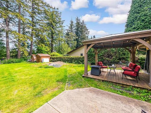 575 Johnstone Rd, Parksville, BC - Outdoor With Backyard