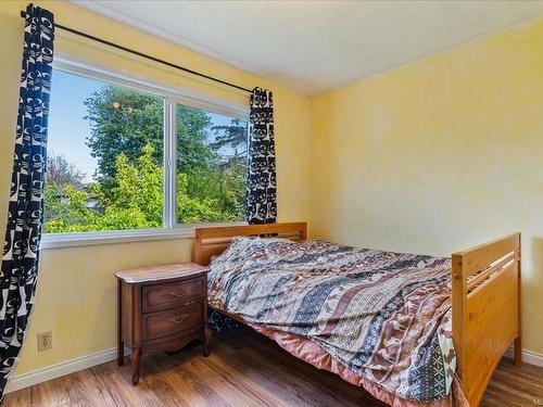 1626 Oakland Ave, Victoria, BC - Indoor Photo Showing Bedroom