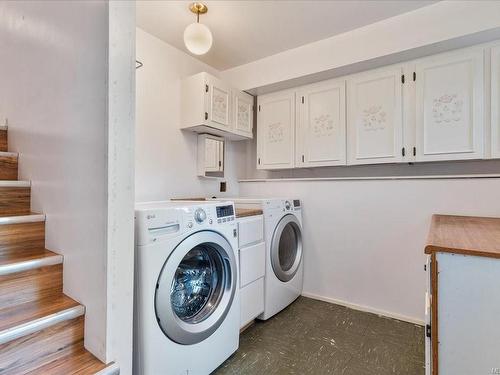 1626 Oakland Ave, Victoria, BC - Indoor Photo Showing Laundry Room