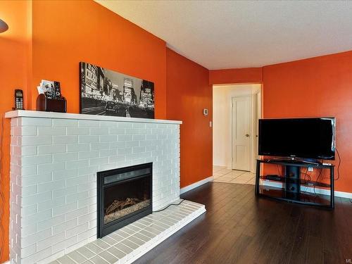 1626 Oakland Ave, Victoria, BC - Indoor Photo Showing Living Room With Fireplace
