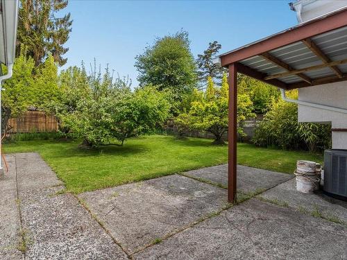 1626 Oakland Ave, Victoria, BC - Outdoor With Backyard