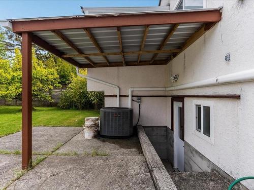 1626 Oakland Ave, Victoria, BC - Outdoor With Exterior