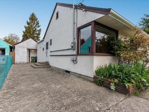 1626 Oakland Ave, Victoria, BC - Outdoor