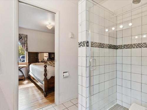 1626 Oakland Ave, Victoria, BC - Indoor Photo Showing Bathroom