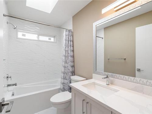 112 Frances St, Nanaimo, BC - Indoor Photo Showing Bathroom