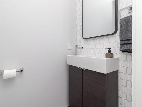 114-555 Franklyn St, Nanaimo, BC - Indoor Photo Showing Bathroom