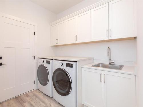 4557 Suncrest Rd, Nanaimo, BC - Indoor Photo Showing Laundry Room