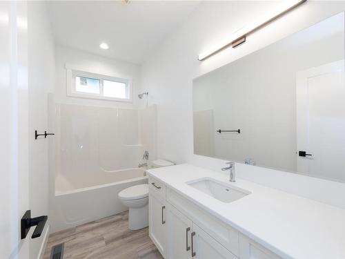 4557 Suncrest Rd, Nanaimo, BC - Indoor Photo Showing Bathroom