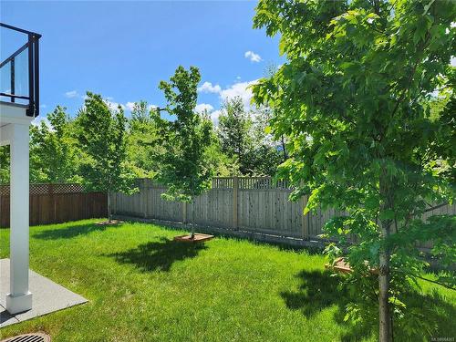 4557 Suncrest Rd, Nanaimo, BC - Outdoor With Backyard