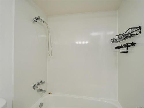 101-1655 Begbie St, Victoria, BC - Indoor Photo Showing Bathroom