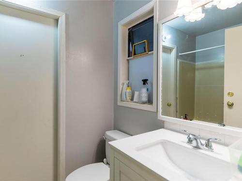 1382 Mckenzie Ave, Saanich, BC - Indoor Photo Showing Bathroom