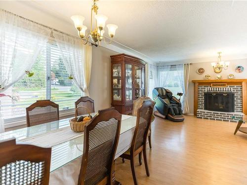 1382 Mckenzie Ave, Saanich, BC - Indoor Photo Showing Dining Room With Fireplace