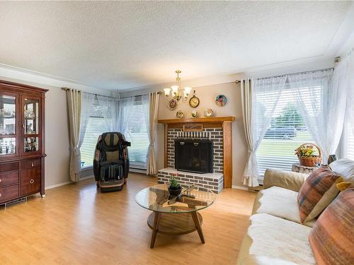 1382 Mckenzie Ave, Saanich, BC - Indoor Photo Showing Living Room With Fireplace