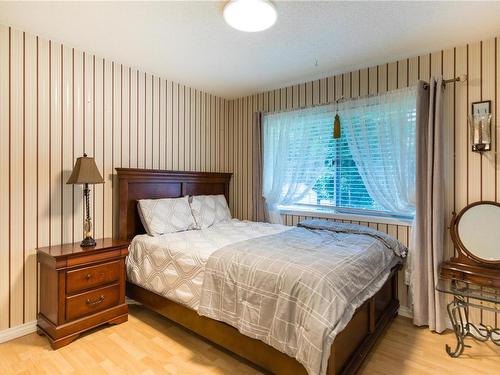 1382 Mckenzie Ave, Saanich, BC - Indoor Photo Showing Bedroom