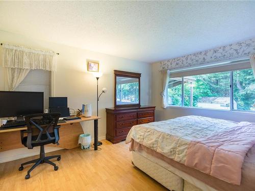 1382 Mckenzie Ave, Saanich, BC - Indoor Photo Showing Bedroom