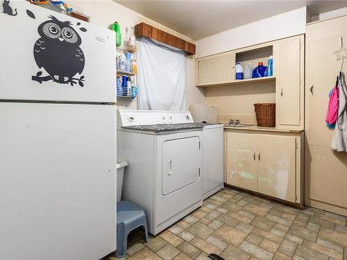 1965 Piercy Ave, Courtenay, BC - Indoor Photo Showing Laundry Room