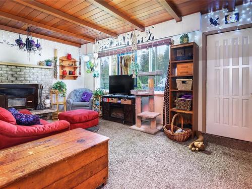 1965 Piercy Ave, Courtenay, BC - Indoor With Fireplace