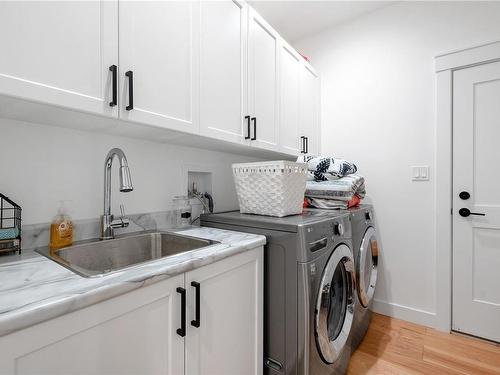 782 Salal St, Campbell River, BC - Indoor Photo Showing Laundry Room