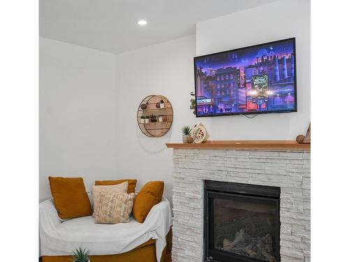 782 Salal St, Campbell River, BC - Indoor Photo Showing Living Room With Fireplace