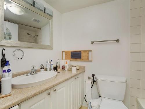 105-1518 Pandora Ave, Victoria, BC - Indoor Photo Showing Bathroom