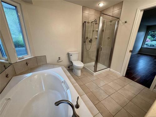 264 Elm Ave, Qualicum Beach, BC - Indoor Photo Showing Bathroom