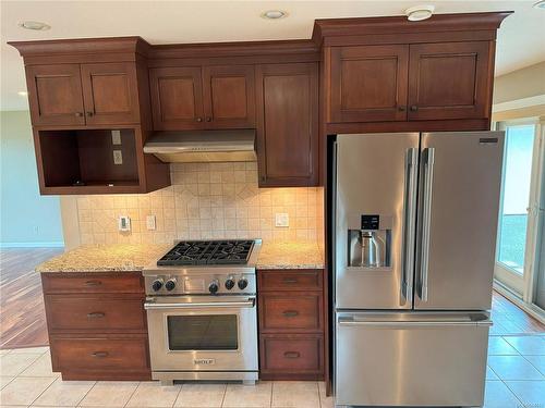 264 Elm Ave, Qualicum Beach, BC - Indoor Photo Showing Kitchen With Upgraded Kitchen