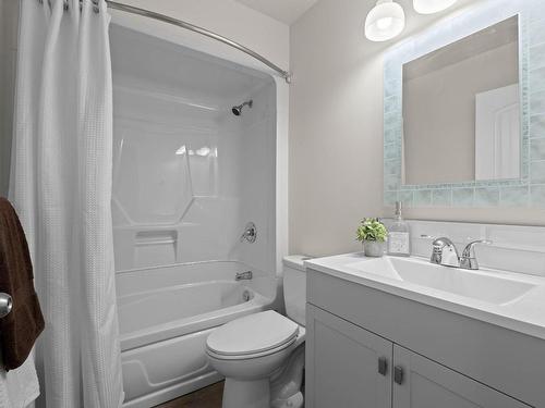 241 Hollyburn Drive, Kamloops, BC - Indoor Photo Showing Bathroom