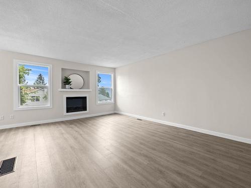 241 Hollyburn Drive, Kamloops, BC - Indoor Photo Showing Living Room With Fireplace