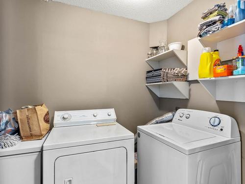 40-1697 Greenfield Ave, Kamloops, BC - Indoor Photo Showing Laundry Room