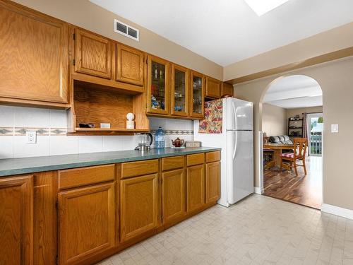 211-825 Hill Street, Ashcroft, BC - Indoor Photo Showing Kitchen