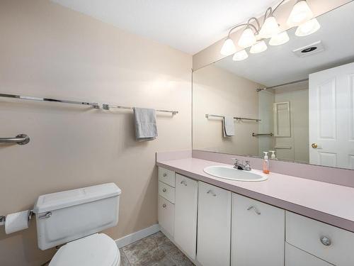211-825 Hill Street, Ashcroft, BC - Indoor Photo Showing Bathroom