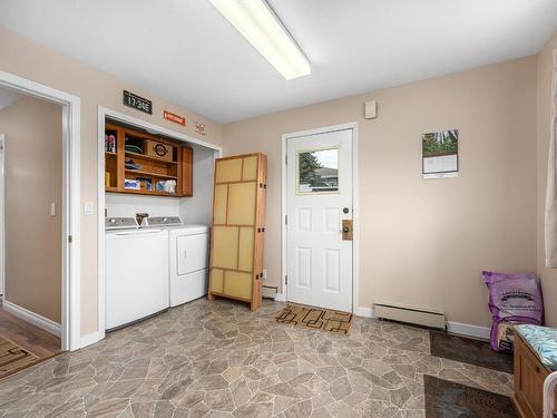 211-825 Hill Street, Ashcroft, BC - Indoor Photo Showing Laundry Room