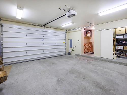 1944 The Pinnacles, Kamloops, BC - Indoor Photo Showing Garage