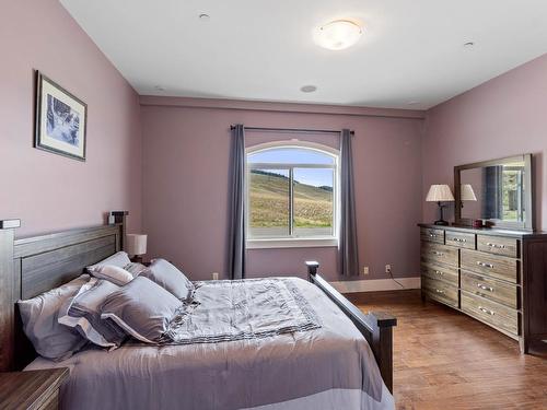 6240 Trans Canada Highway, Kamloops, BC - Indoor Photo Showing Bedroom