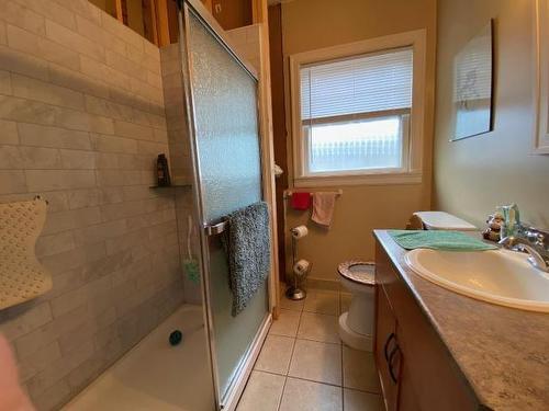 355 Hudson Bay Street, Out Of District, BC - Indoor Photo Showing Bathroom