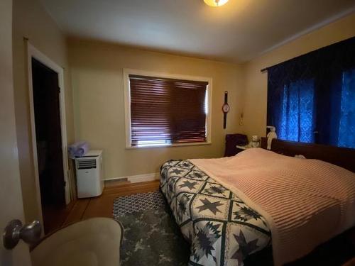 355 Hudson Bay Street, Out Of District, BC - Indoor Photo Showing Bedroom