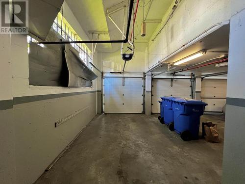 5 815 Chilco Street, Vancouver, BC - Indoor Photo Showing Garage