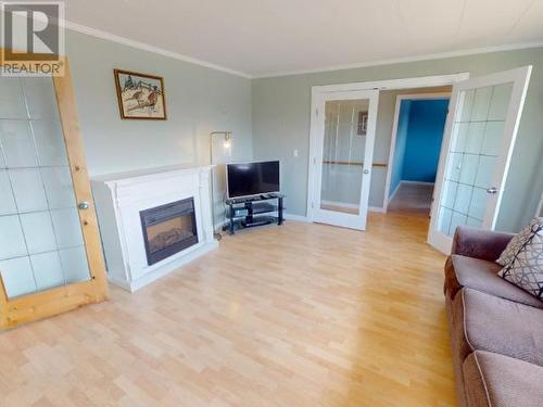 4594 Fernwood Ave, Powell River, BC - Indoor Photo Showing Living Room With Fireplace