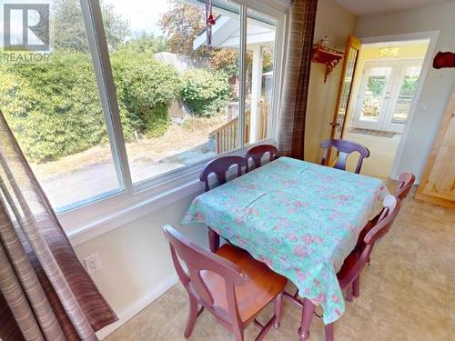 4594 Fernwood Ave, Powell River, BC - Indoor Photo Showing Dining Room