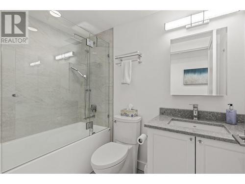 1152 Sunset Drive Unit# 703, Kelowna, BC - Indoor Photo Showing Bathroom