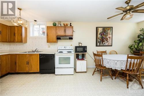 212 Nelson Street E, Carleton Place, ON - Indoor Photo Showing Kitchen With Double Sink