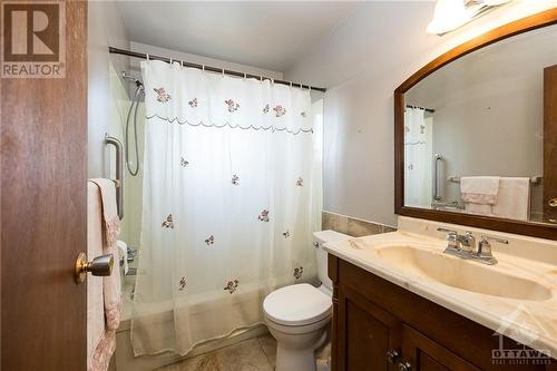 212 Nelson Street E, Carleton Place, ON - Indoor Photo Showing Bathroom