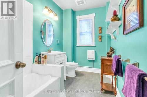 572 Charlotte Street, Peterborough, ON - Indoor Photo Showing Bathroom