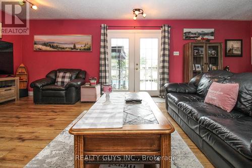 99 Pontypool Road, Kawartha Lakes, ON - Indoor Photo Showing Living Room